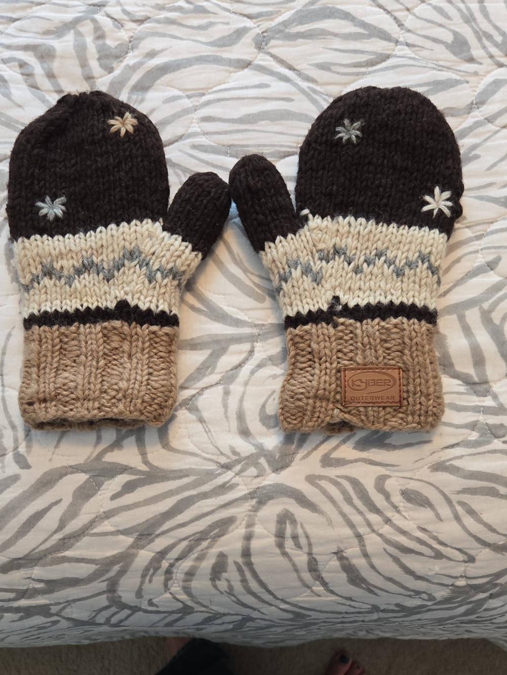 Womens Brown and Cream Knit Mittens. Very Warm. Good Condition.